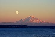 Click image for larger version. 

Name:	Moon-rising-over-Mount-Rainier.jpg 
Views:	260 
Size:	88.0 KB 
ID:	467870